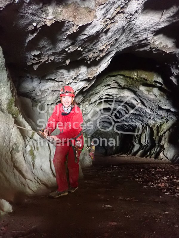 Keywords: grotte,spéléo,corde,galerie souterraine