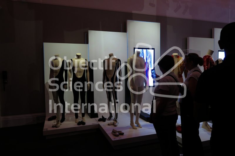 Dans l'exposition Freddie Mercury à Sotheby's
Keywords: Tourism,Tourisme