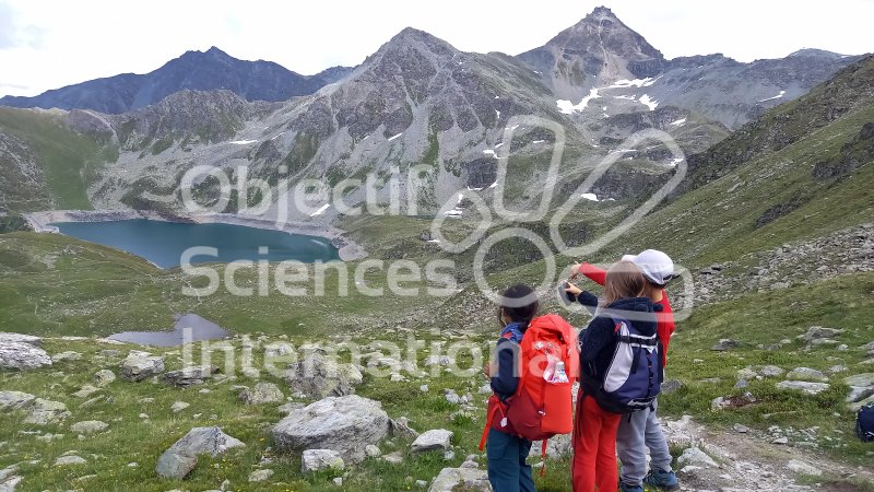 Keywords: montagne,lac,enfants,observations,jumelle